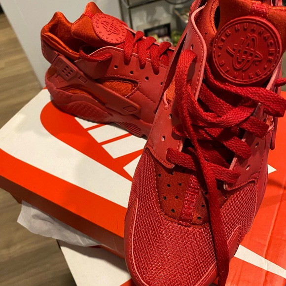 [SOLD] Nike “Triple Red” Huarache - Picture 6 of 11